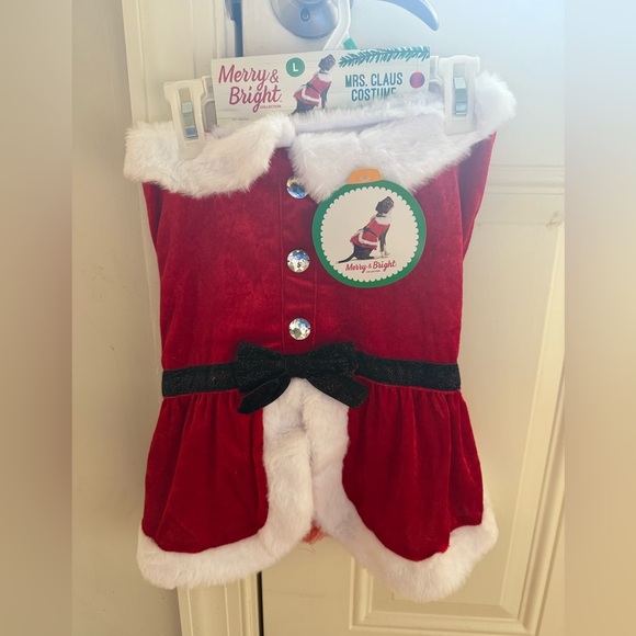 Dog Mrs. Claus costume - Picture 1 of 5